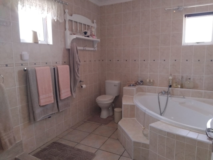 5 Bedroom Property for Sale in Myburgh Park Western Cape